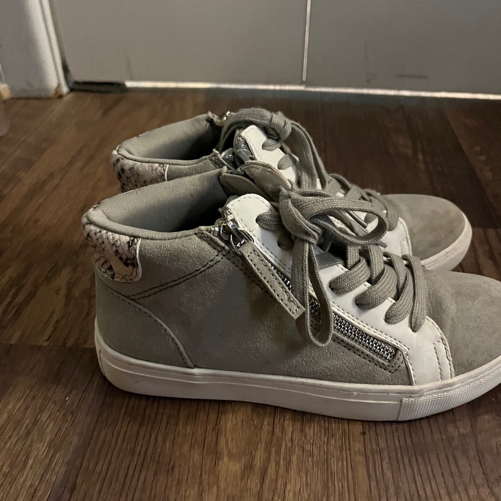Casual shoes